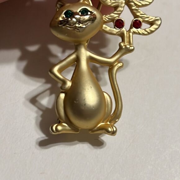 Vintage AJC Cat and Christmas Tree Gold-tone Brooch - Picture 7 of 11
